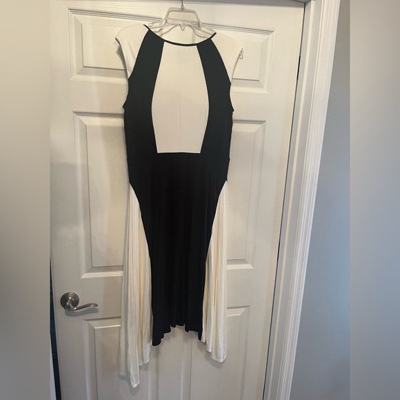 Ann Taylor NWT colorblock handkerchief hem black/white dress Size 10 - Picture 6 of 14